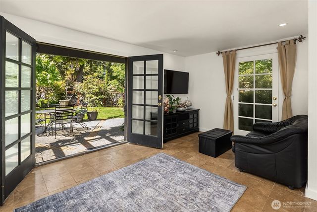 6007 SE 22nd Street, Mercer Island, WA 98040