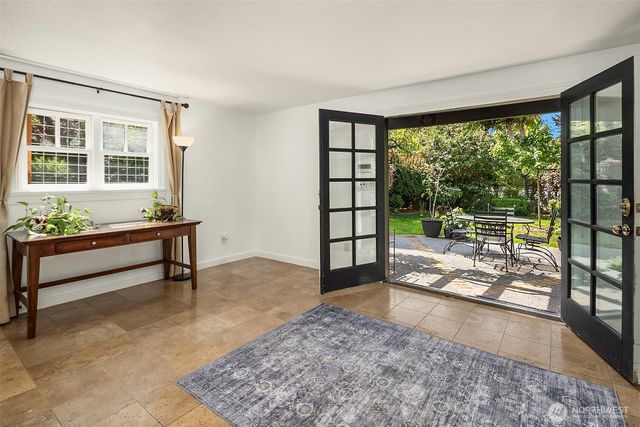 6007 SE 22nd Street, Mercer Island, WA 98040