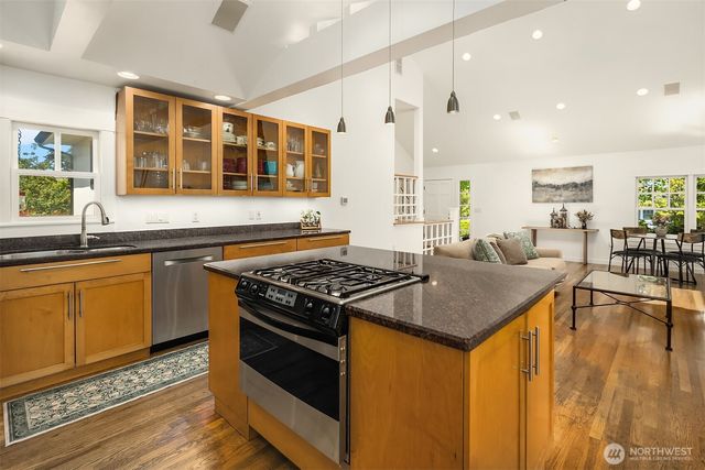 6007 SE 22nd Street, Mercer Island, WA 98040