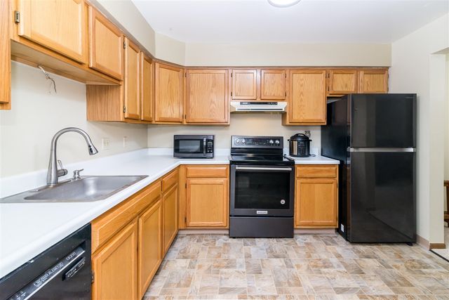 61137 Greenwood Drive, South Lyon, MI 48178