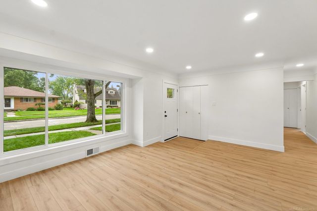 29812 Newport Drive, Warren, MI 48088