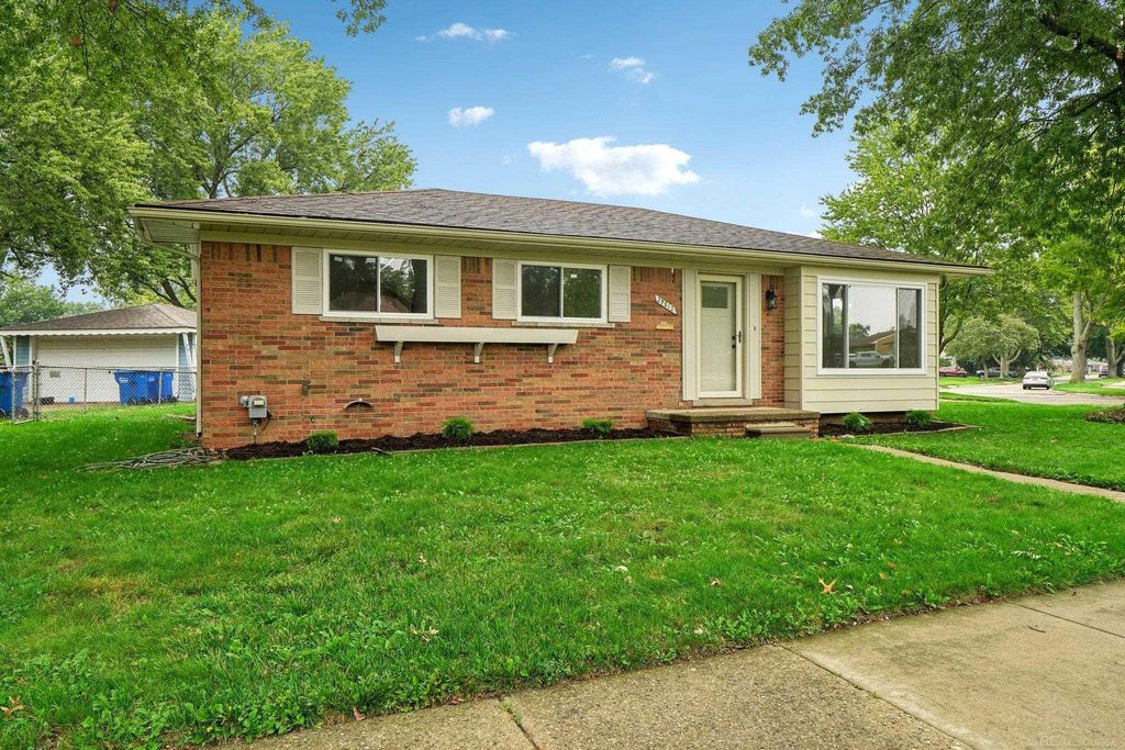 29812 Newport Drive, Warren, MI 48088