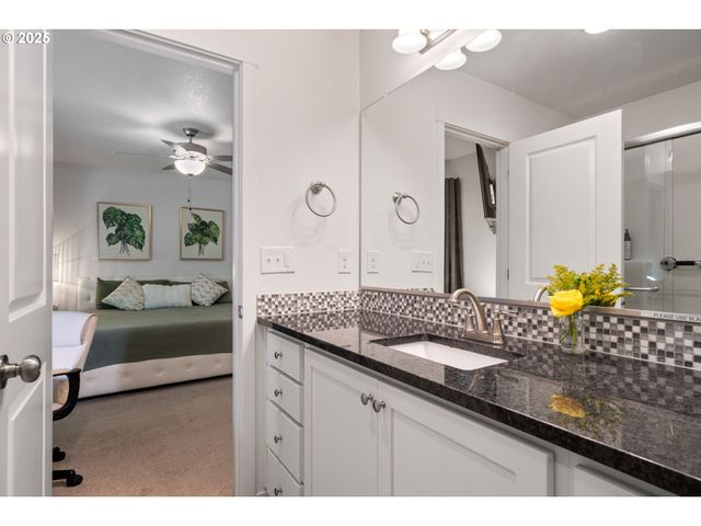 1068 NECARNEY St, Rockaway Beach, OR 97136