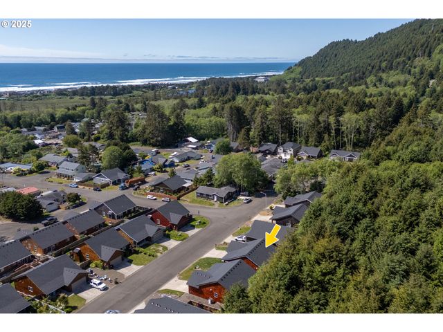 1068 NECARNEY St, Rockaway Beach, OR 97136