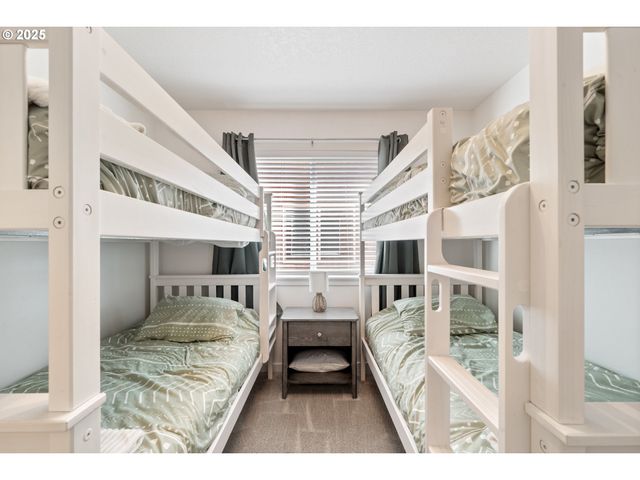 1068 NECARNEY St, Rockaway Beach, OR 97136
