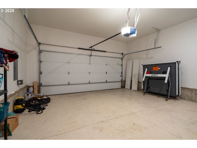1068 NECARNEY St, Rockaway Beach, OR 97136