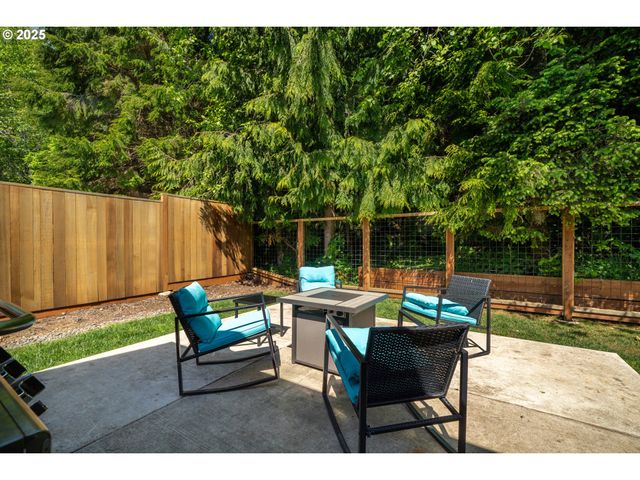 1068 NECARNEY St, Rockaway Beach, OR 97136