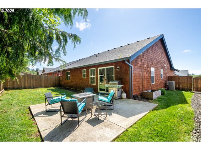 1068 NECARNEY St, Rockaway Beach, OR 97136