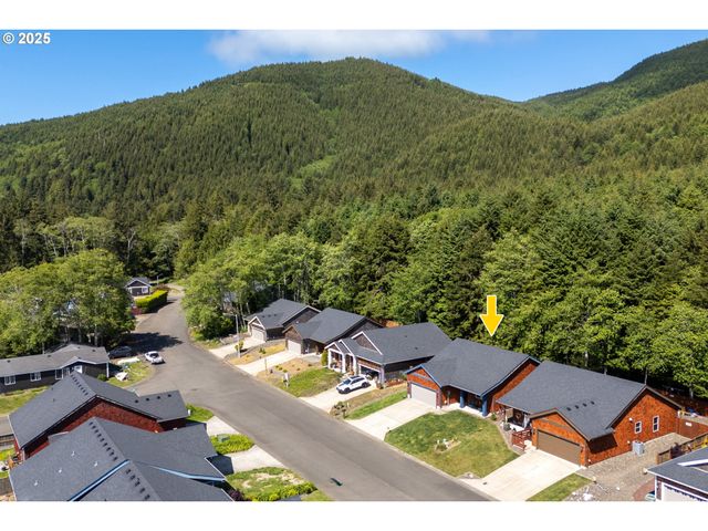 1068 NECARNEY St, Rockaway Beach, OR 97136