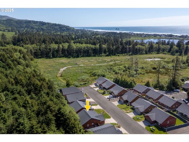 1068 NECARNEY St, Rockaway Beach, OR 97136