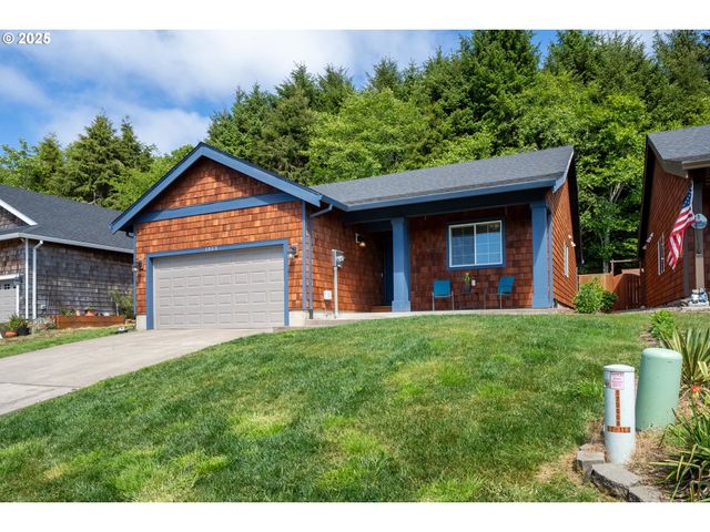 1068 NECARNEY St, Rockaway Beach, OR 97136