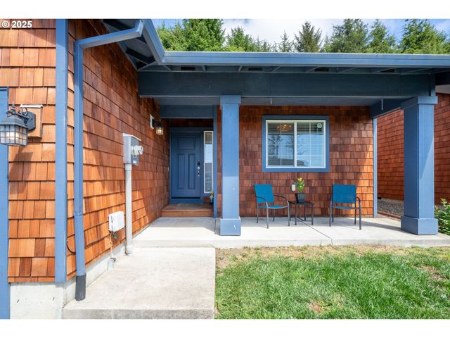 1068 NECARNEY St, Rockaway Beach, OR 97136