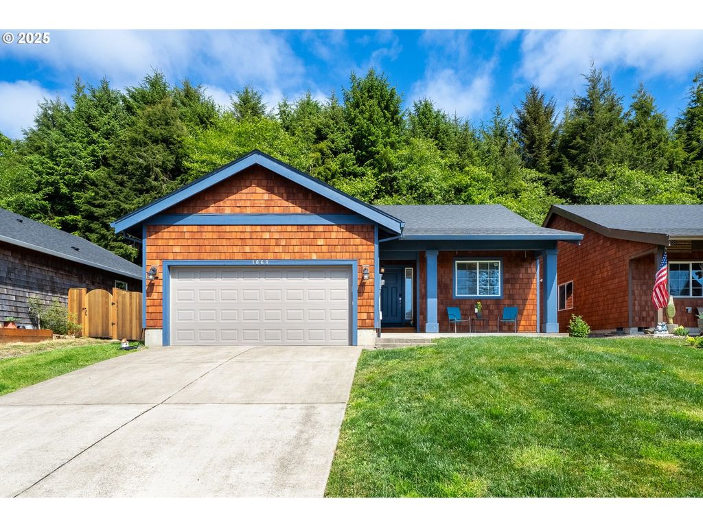 1068 NECARNEY St, Rockaway Beach, OR 97136