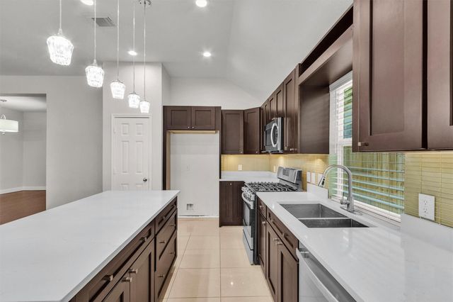 119 S Star Ridge Circle, The Woodlands, TX 77382