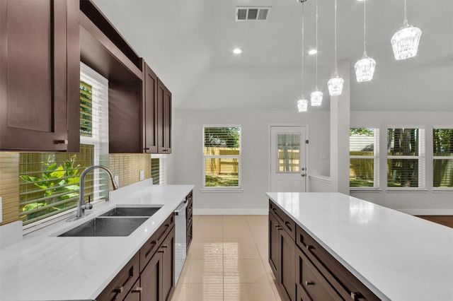 119 S Star Ridge Circle, The Woodlands, TX 77382