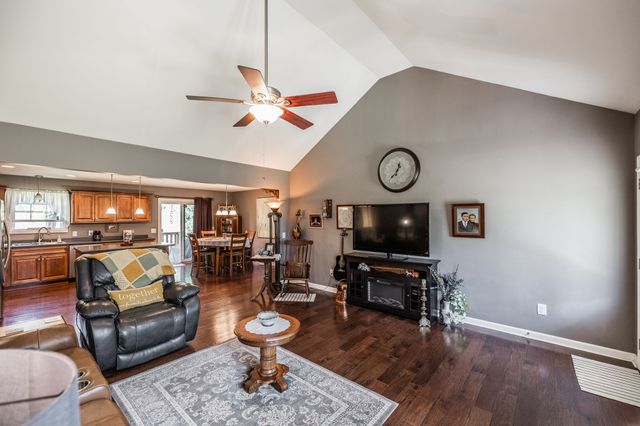 513 College St, Portland, TN 37148