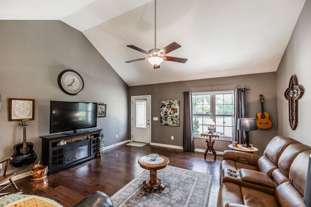 513 College St, Portland, TN 37148