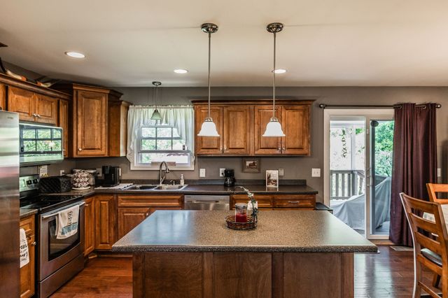513 College St, Portland, TN 37148