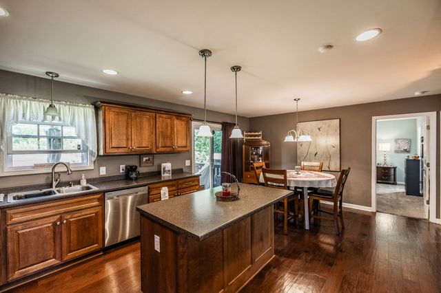513 College St, Portland, TN 37148