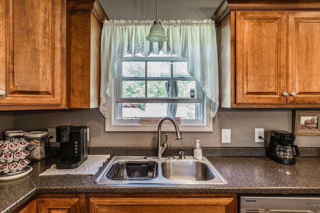 513 College St, Portland, TN 37148