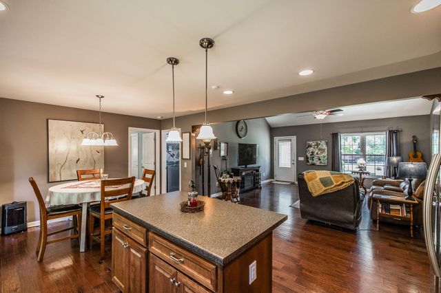 513 College St, Portland, TN 37148