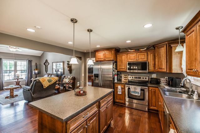 513 College St, Portland, TN 37148