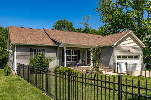 513 College St, Portland, TN 37148