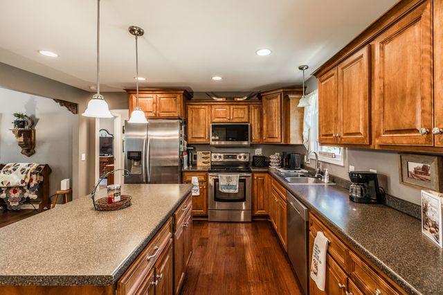513 College St, Portland, TN 37148