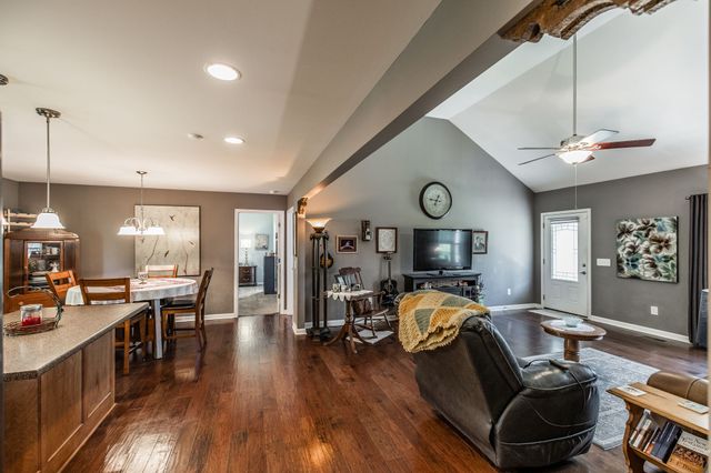 513 College St, Portland, TN 37148