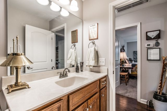 513 College St, Portland, TN 37148