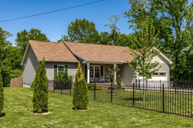 513 College St, Portland, TN 37148