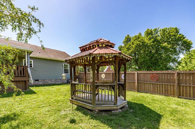 513 College St, Portland, TN 37148