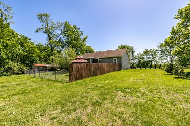 513 College St, Portland, TN 37148