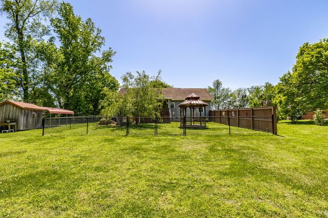 513 College St, Portland, TN 37148