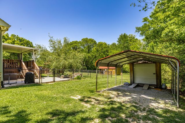513 College St, Portland, TN 37148