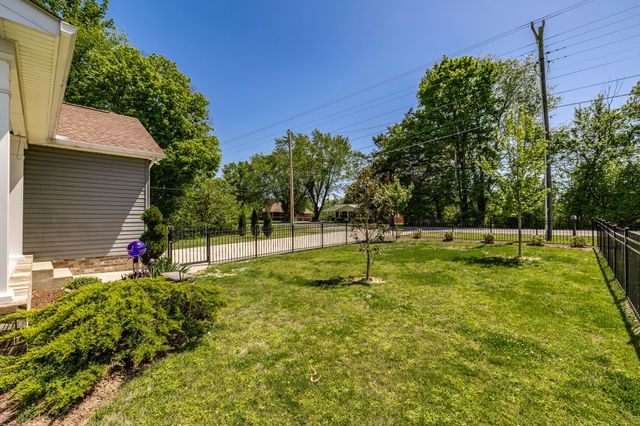 513 College St, Portland, TN 37148
