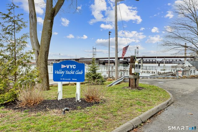 21 Rivercliff Drive, Milford, CT 06460