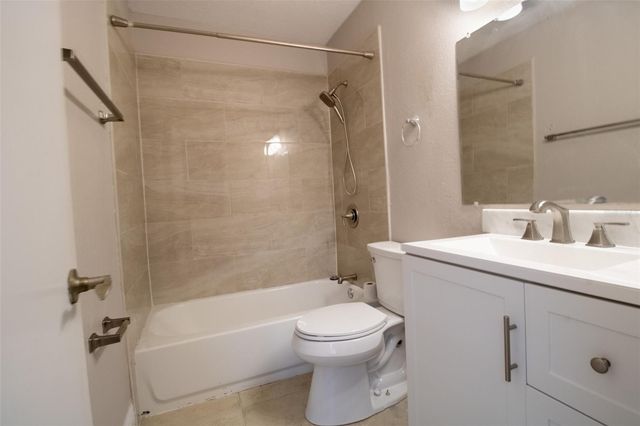 13725 JUNIPER BLOSSOM DRIVE 202, Tampa, FL 33618