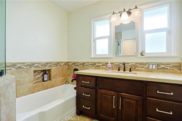 5621 Fallsgrove, Los Angeles, CA 90016