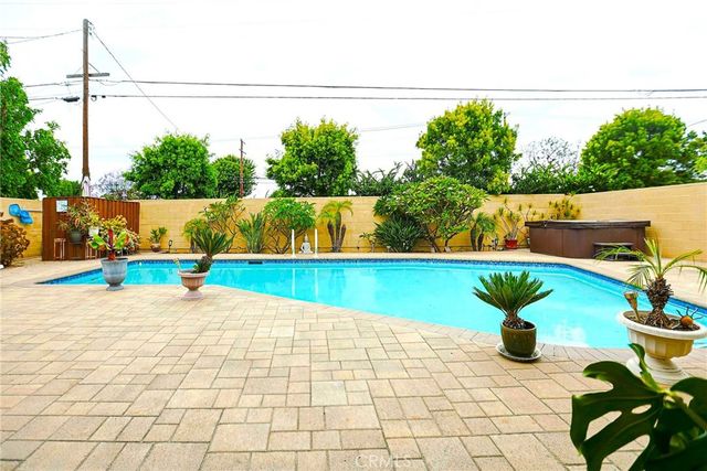 5621 Fallsgrove, Los Angeles, CA 90016