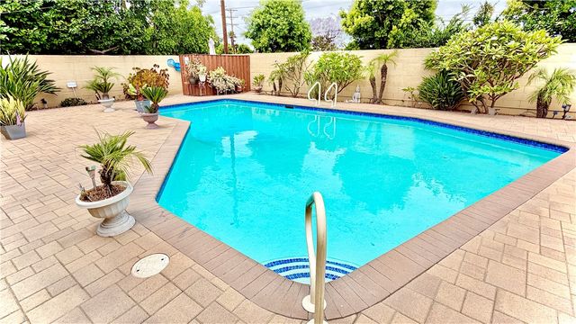 5621 Fallsgrove, Los Angeles, CA 90016