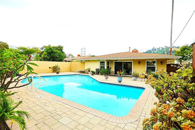 5621 Fallsgrove, Los Angeles, CA 90016