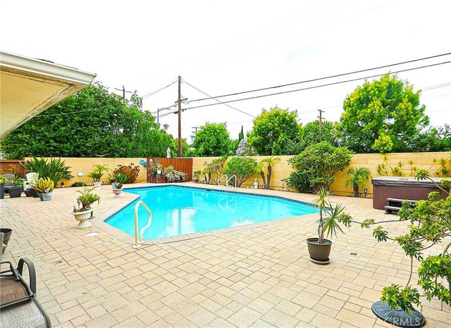 5621 Fallsgrove, Los Angeles, CA 90016