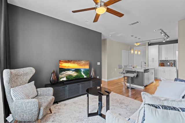 1900 Barton Springs RD 5027, Austin, TX 78704