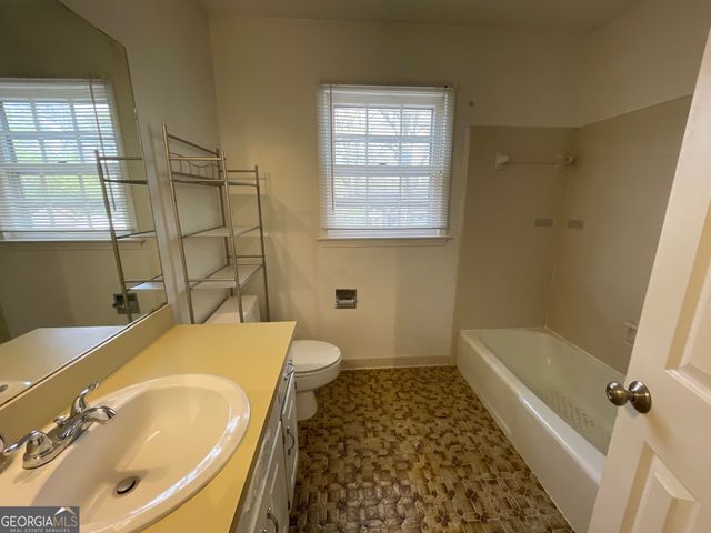 3807 Southgate Drive SW, Lilburn, GA 30047