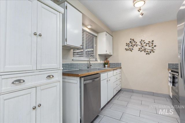 2103 N Hampton Rd, Boise, ID 83704