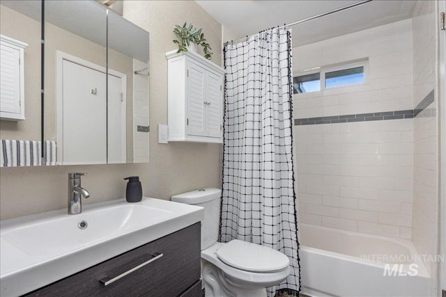 2103 N Hampton Rd, Boise, ID 83704