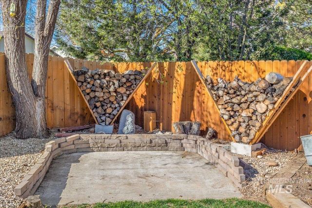 2103 N Hampton Rd, Boise, ID 83704