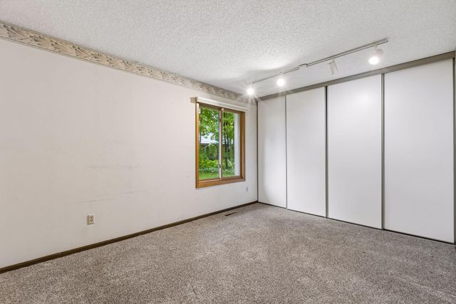 15035 20th Avenue N, Plymouth, MN 55447