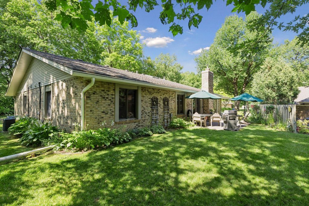 15035 20th Avenue N, Plymouth, MN 55447